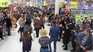 Gangnam style Flash mob Auchan Petite Foret