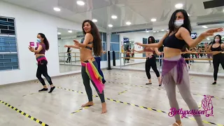 Clases de danza árabe Online y presenciales con Laura Cadena