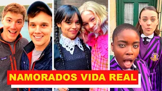 Idade e Namorados(as) dos Atores de WANDINHA na Vida Real