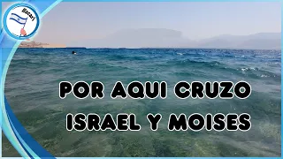 Caminando por las aguas que se abrieron para que pasen Israel y Moises