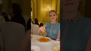 Jessica chastain teaches how to eat pasta to Americans #italia #buongiorno