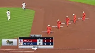 LAA@HOU: Astronauts act as grounds crew for an inning