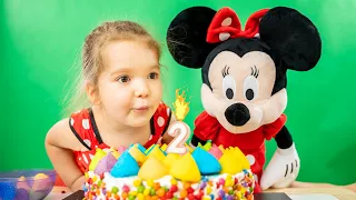 Ханна делает сюрприз на День Рождения Минни Маус | Happy Birthday Minnie Mouse