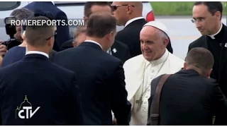 Pope Francis arrives in Krakow!