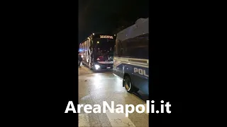 Pullman Juventus lascia Britannique di Napoli