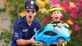 Jason y Alex representan una historia divertida sobre policías y autos!