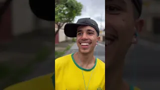 Duduzito: Comprando fone na feira