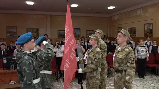 Школьники Чувашии принимают участие в патриотической акции «Часовой у Знамени Победы»