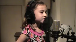 Jesus Loves Me - Best 7 year old singer- plz "Share"