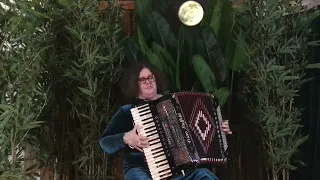 Bernadette - Gotye "Somebody That I Used to Know" for accordion