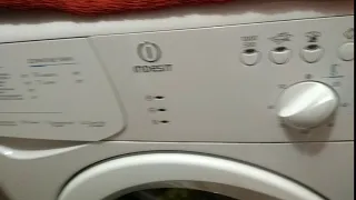 Стиральная машинка Indesit wiun 102, после начала стирки заг...