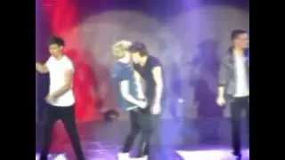 Narry hug at Amnéville concert, France, 30.04.13