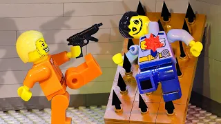 Police trapped in sharp spikes from crime boss - Lego Police Prison break