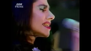 PJ HARVEY // 1995- 05-12 Later With Jools Holland - Send His Love To Me + Down by the Water