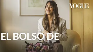 Tini Stoessel lleva de todo en su bolso de viaje | El bolso de | Vogue México y Latinoamérica