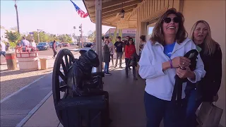 Statue prank in Old Town Scottsdale, your daily laugh #19 😁