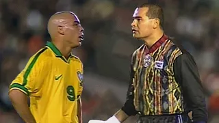 ESSE GOLEIRO PROVOCOU RONALDO FENÔMENO E PAGOU CARO POR ISSO!