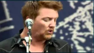 Queens of the Stone Age - You think I ain't worth a dollar but I feel like a millionaire (live RW)