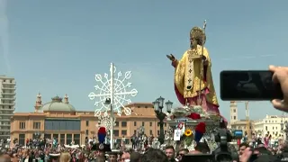 Bari, festa di san Nicola: la processione a mare della Statua del patrono