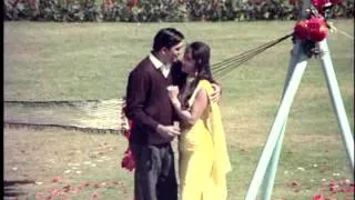 Waqt (1965): Hum Jab Simat Ke Aapki Bahon Mein Aa Gaye