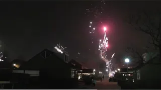 4K Jaarwisseling 2022 / 2023 Vuurwerk Hengelo Noord. (1080)