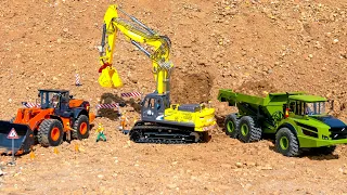 HUGE RC DUMP TRUCK VOLVO A40G, RC HYDRAULIC EXCAVATOR KABOLITE K350-200 KOBELCO WORK IN GRAVEL PIT