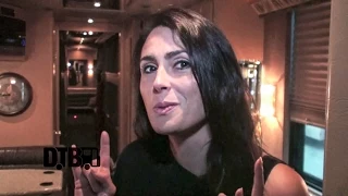 Within Temptation / Sharon den Adel - BUS INVADERS Ep. 722