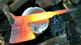 BLACKSMITH - FORGING AN AXE FROM LEAF SPRING - NICE ONE!