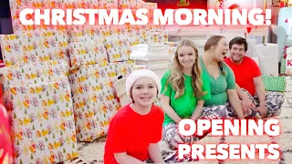 CHRISTMAS MORNING 2022 (Opening Christmas Presents Part 1) | Family 5 Vlogs