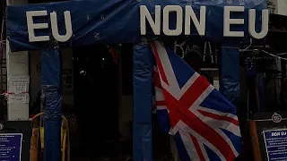 Spain: British anti-Brexit bar throws mock EU goodbye party