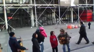 Centre Pompidou Singer - "We Are the World"