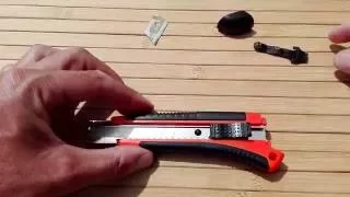 Wie wechselt man die Klinge bei einem Cuttermesser (Teppichmesser)?