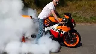 honda cbr 1000rr fireblade repsol sc59 burnout