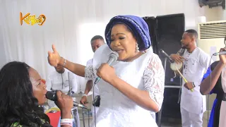 TOYIN ABRAHAM, DAYO AMUSA SANG TO AMUSE IYABO OJO AT HER MOTHER'S BURIAL