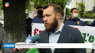 Зеленський звітує – активісти мітингують