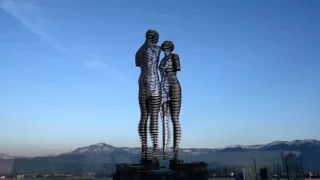 Ali and Nino, Man and Woman, the Statue of Love sculpture in Georgia