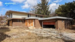 Awesome And ABANDONED 1970s Dream Home!