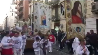 VIDEO NM - Napoli, la processione della Madonna dell'Arco in Via Toledo