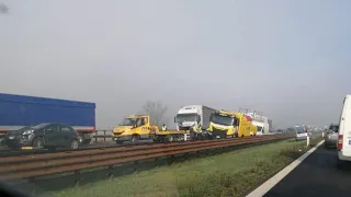 Auto e camion incastrati: così sulla A22 dopo il maxi tamponamento a causa della nebbia