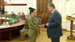 Петро Порошенко нагородив жінок-бійців ЗСУ