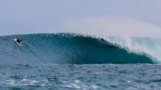 THE BARRELS, BEATDOWNS AND PERFECTION SURFING ONE MEATY RIGHT IN THE MENTAWAI!