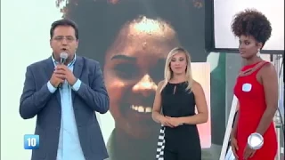 Pedreira que impressiona por beleza revê filho e ganha contrato de modelo