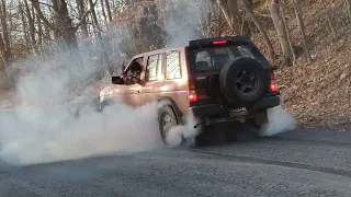 WD21 Nissan Pathfinder burnout