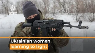 Ukrainian women take self-defence courses amid Russian threat