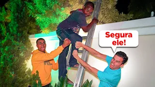 FLAGRAMOS O DESCONHECIDO ENTRANDO ESCONDIDO NA MANSÃO! - ABSURDO TOTAL!