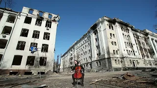 Playing cello in the ruins of Kharkiv, Ukraine 2022 - Bach Cello Suite no 5 in C minor, Prelude