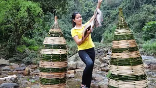 Weaving bamboo fish traps and Set traps to catch many fish in the stream | Daily life