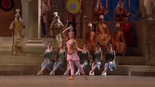 LA BAYADÈRE - Manu Variation (Bolshoi Ballet)