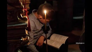Maria, 10 ani: Este bine dacă citesc povești religioase în timpul Sfintei Liturghii?