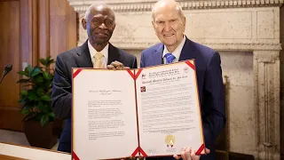 Morehouse College Presents Gandhi-King-Mandela Peace Prize to President Russell M. Nelson